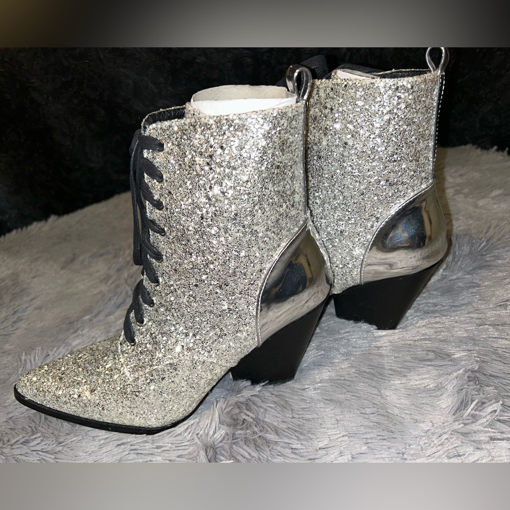 Cape Robbin Low cut point toe Silver Glitter bootie - Size 7.5